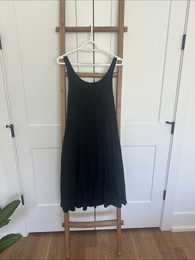 Black Sleeveless Swing Dress - Brand: